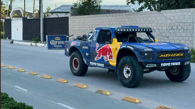 Image for article titled Here&#39;s Every Cool Thing I Saw At The Start Of The Baja 1000