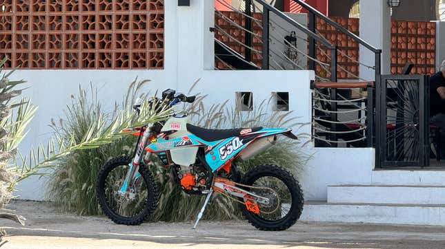 Image for article titled Here&#39;s Every Cool Thing I Saw At The Start Of The Baja 1000