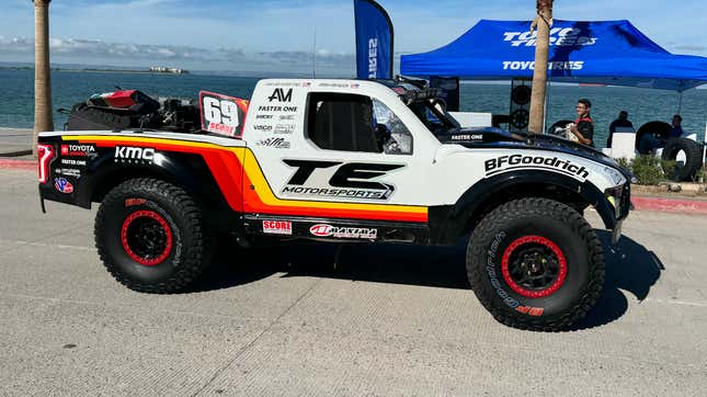 Image for article titled Here&#39;s Every Cool Thing I Saw At The Start Of The Baja 1000